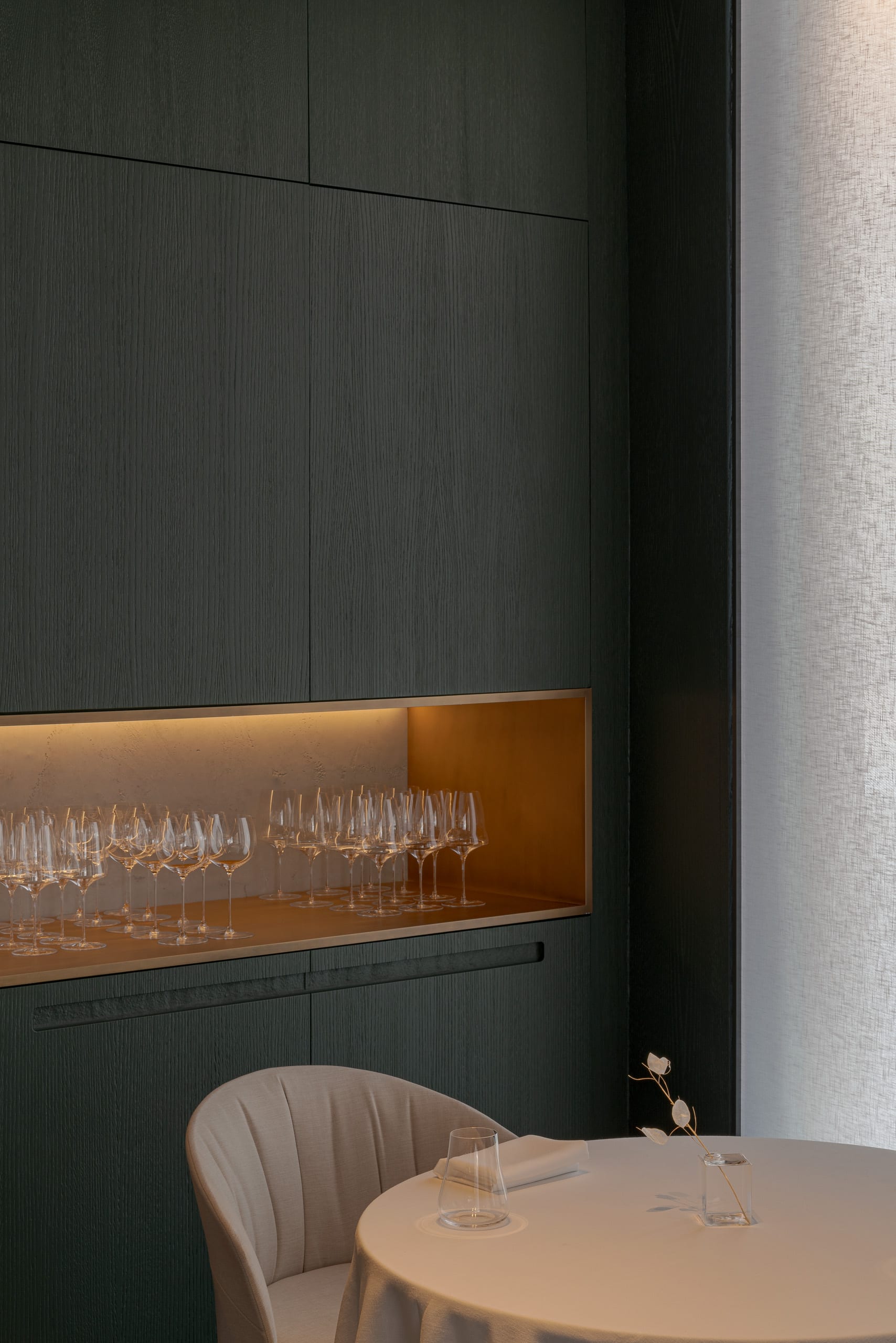 Interior and exterior cladding at Messina restauranMessina Restaurant 03