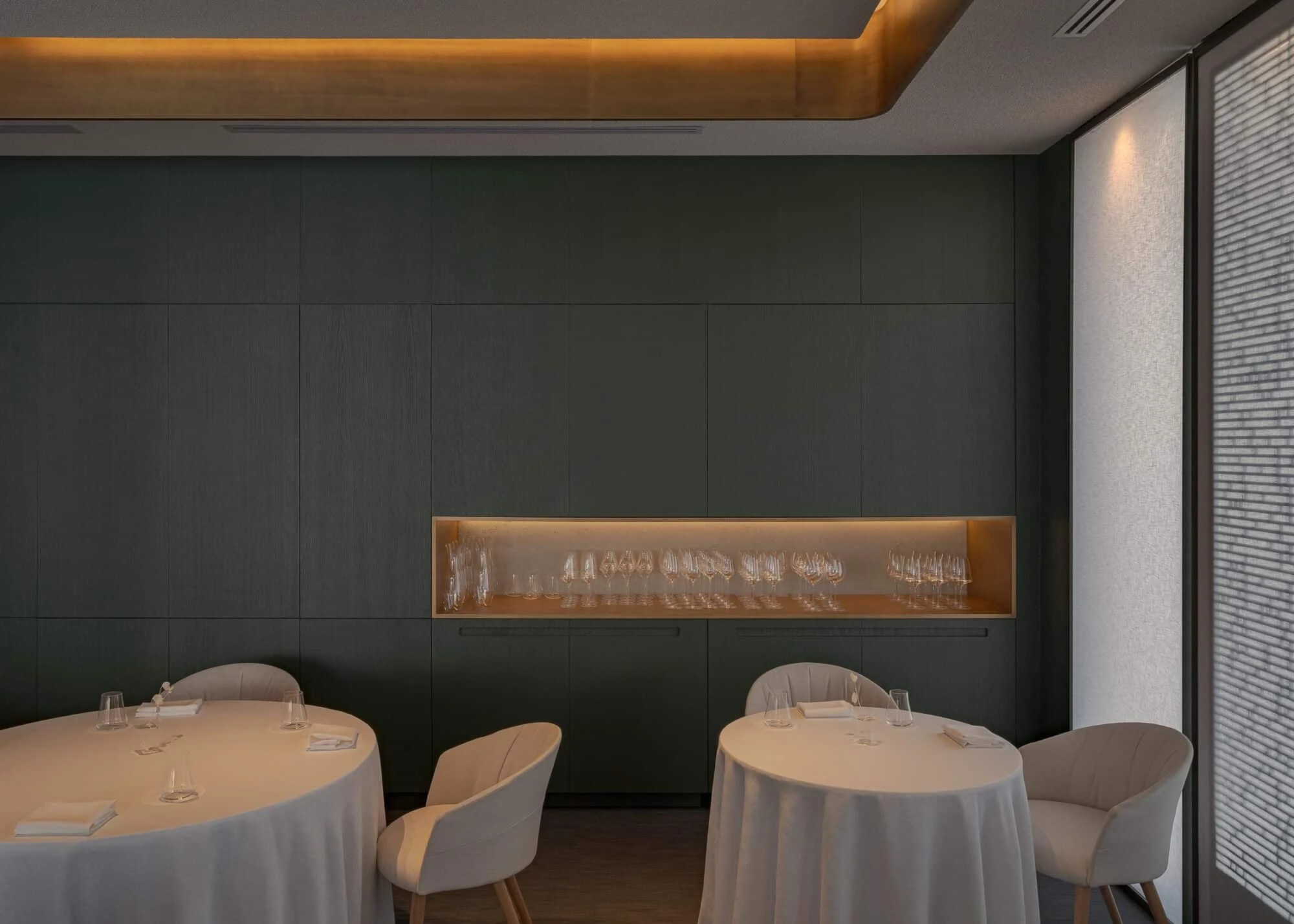 Interior and exterior cladding at Messina restauranMessina Restaurant 01