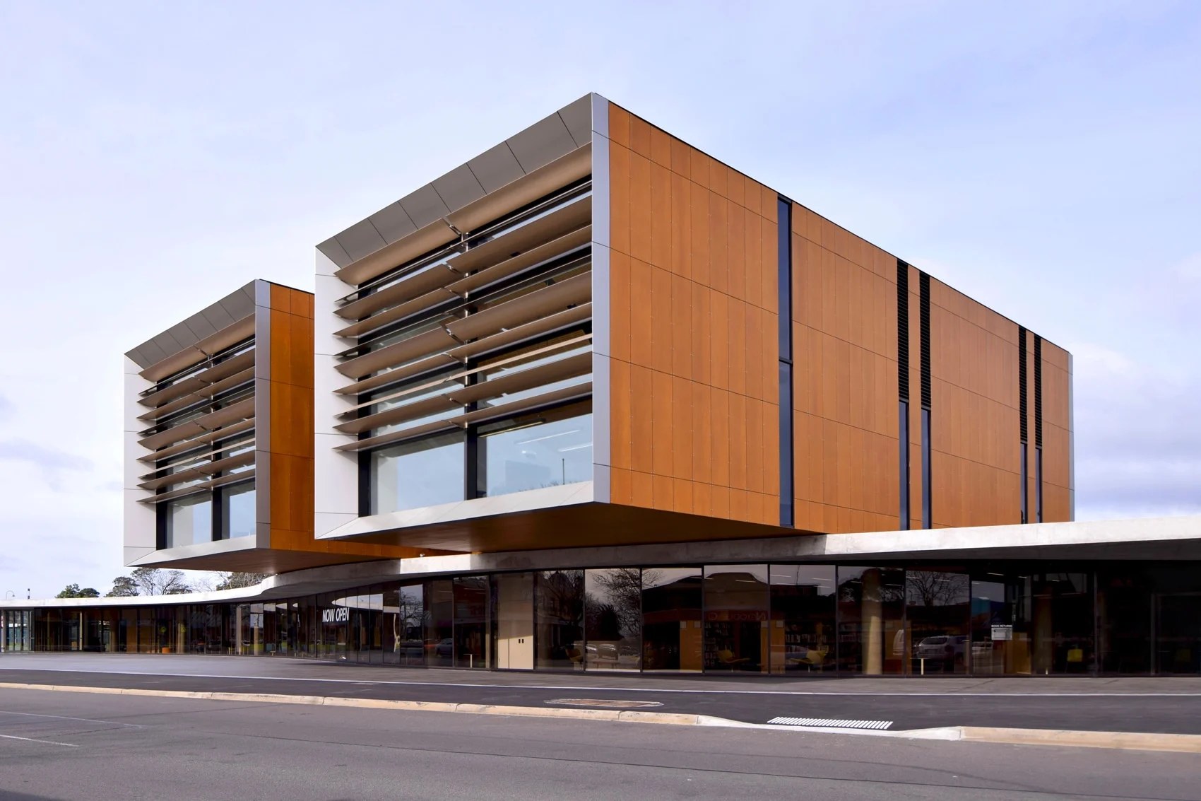 Frank Bartlett Memorial Library and Moe Service Centre 01