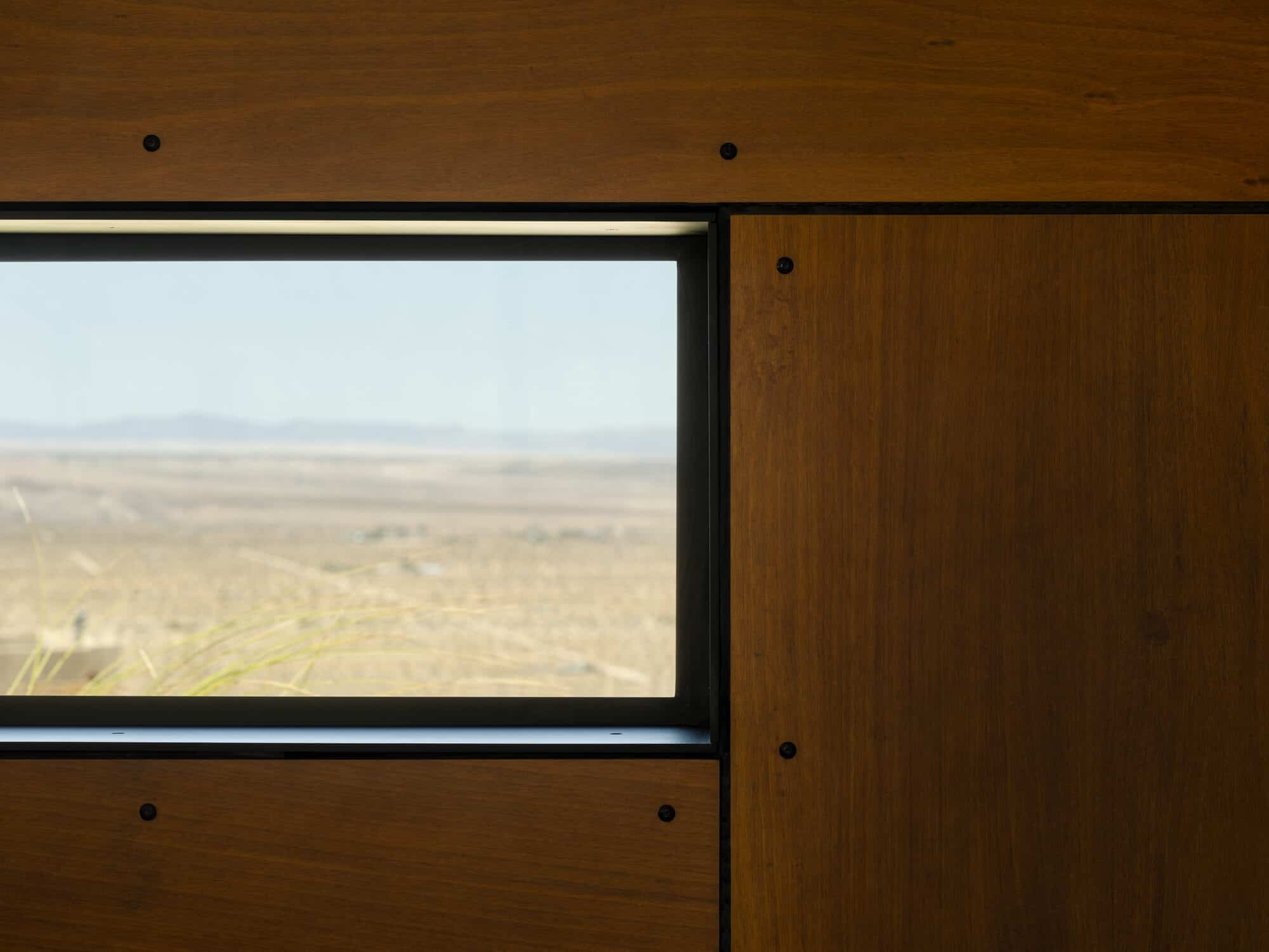 Natural wood in Joshua Tree, California Canyon View Glendale Road Residence 08