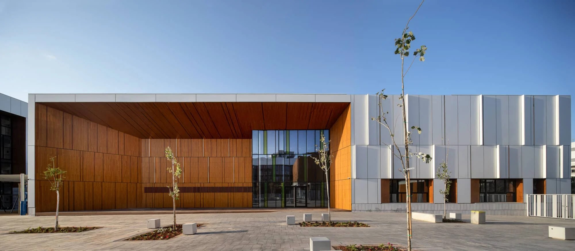 Exterior wood cladding for the Naomi Shemer School 01