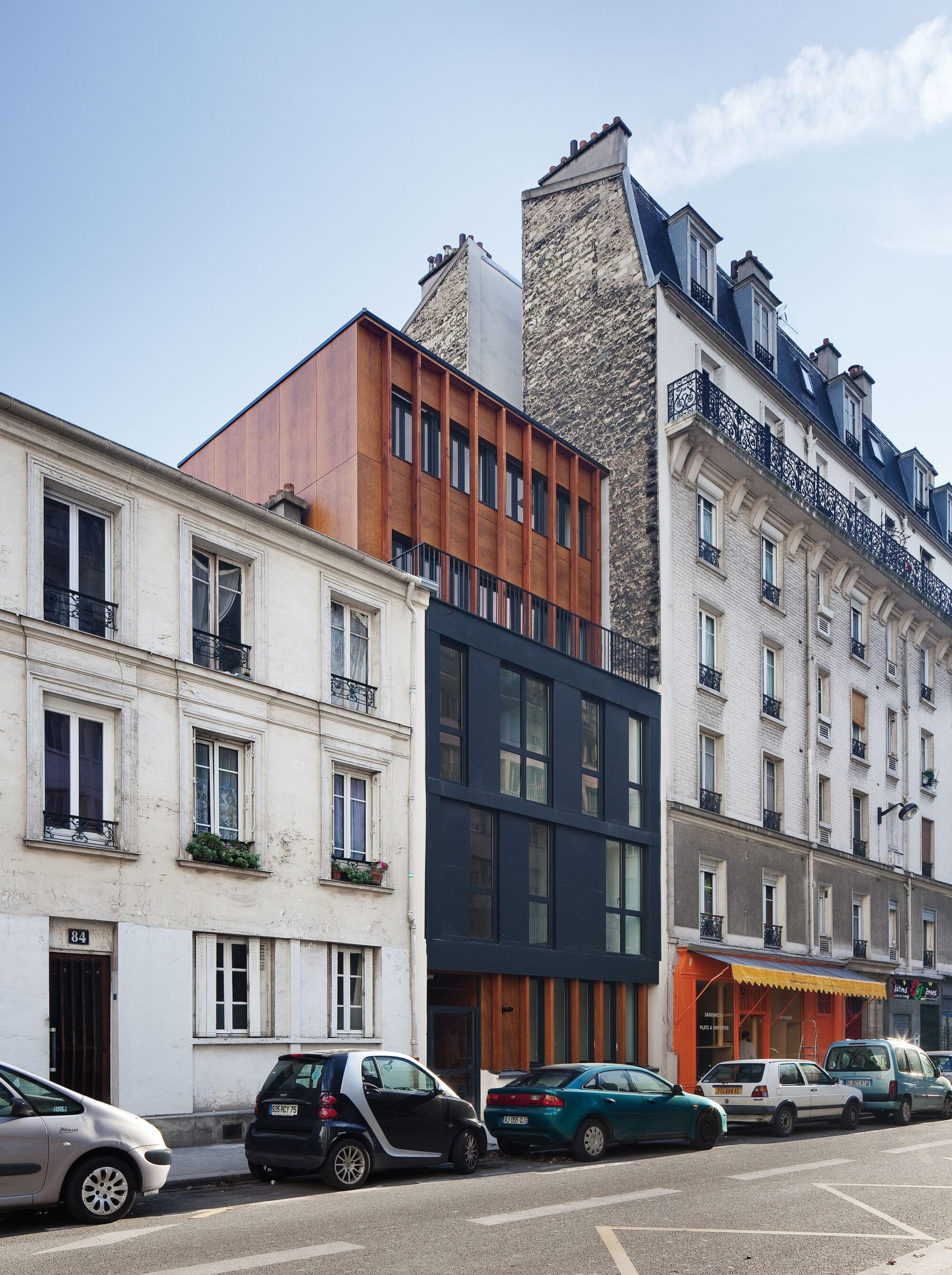 Housing in Rue Pouchet 01