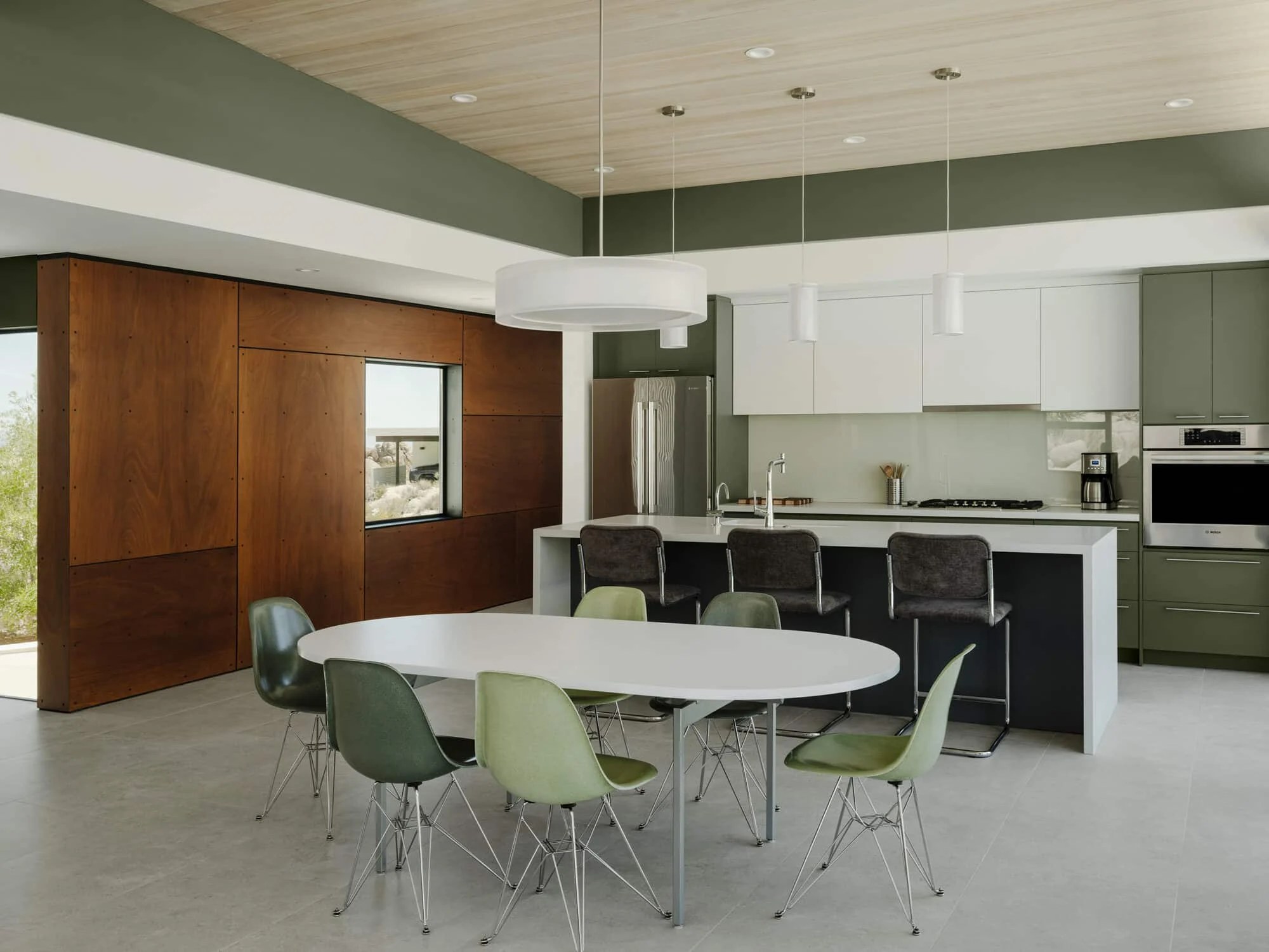 Natural wood in Joshua Tree, California Canyon View Glendale Road Residence 05