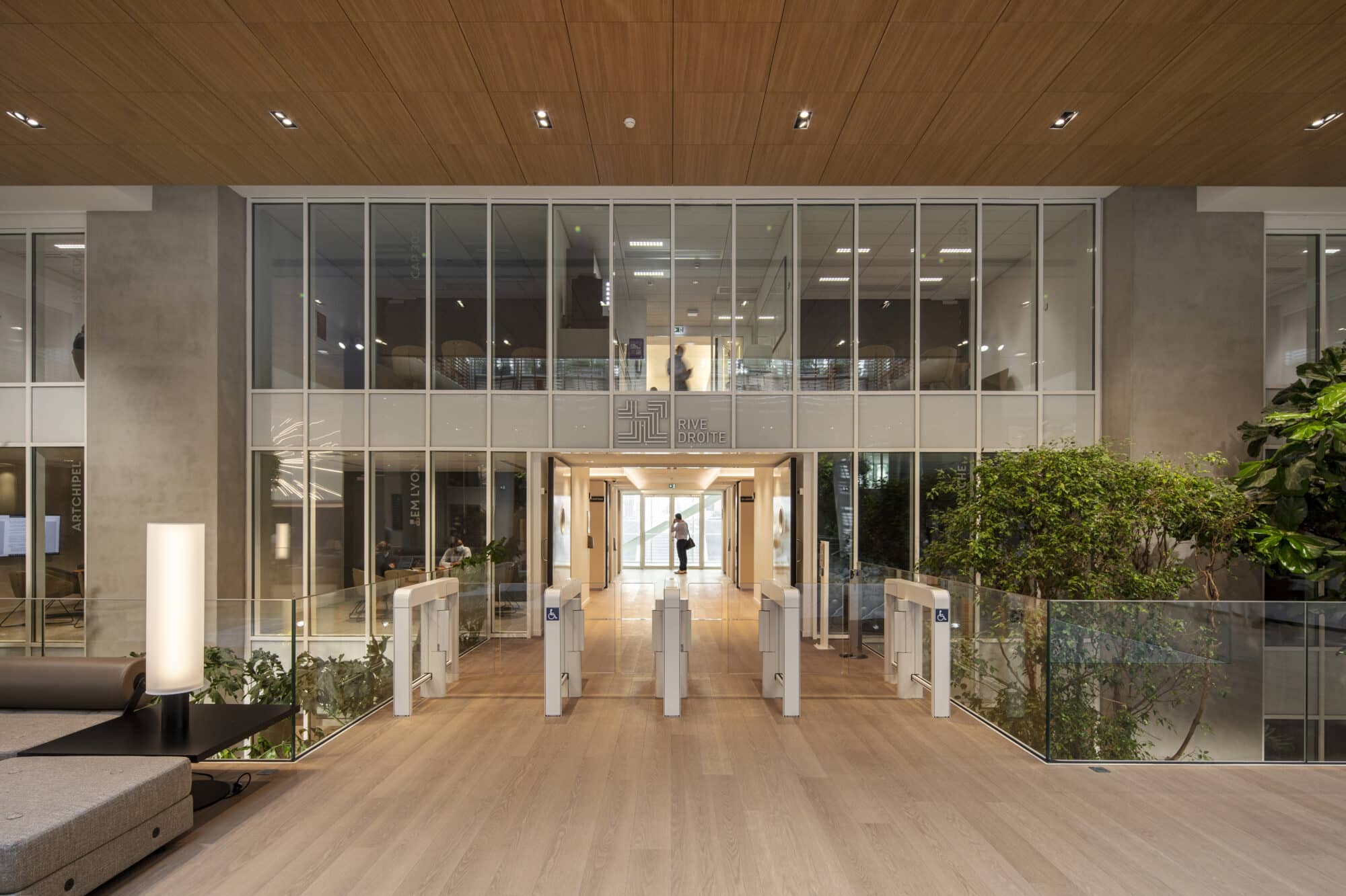 Natural wood in Altarea HQ interior spaces 02