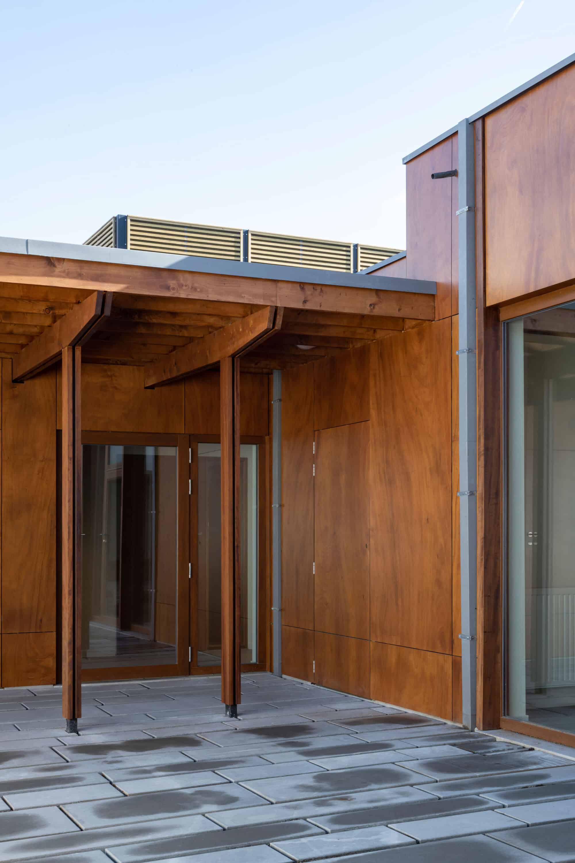 Natural timber cladding at KDV Apollostraat 04